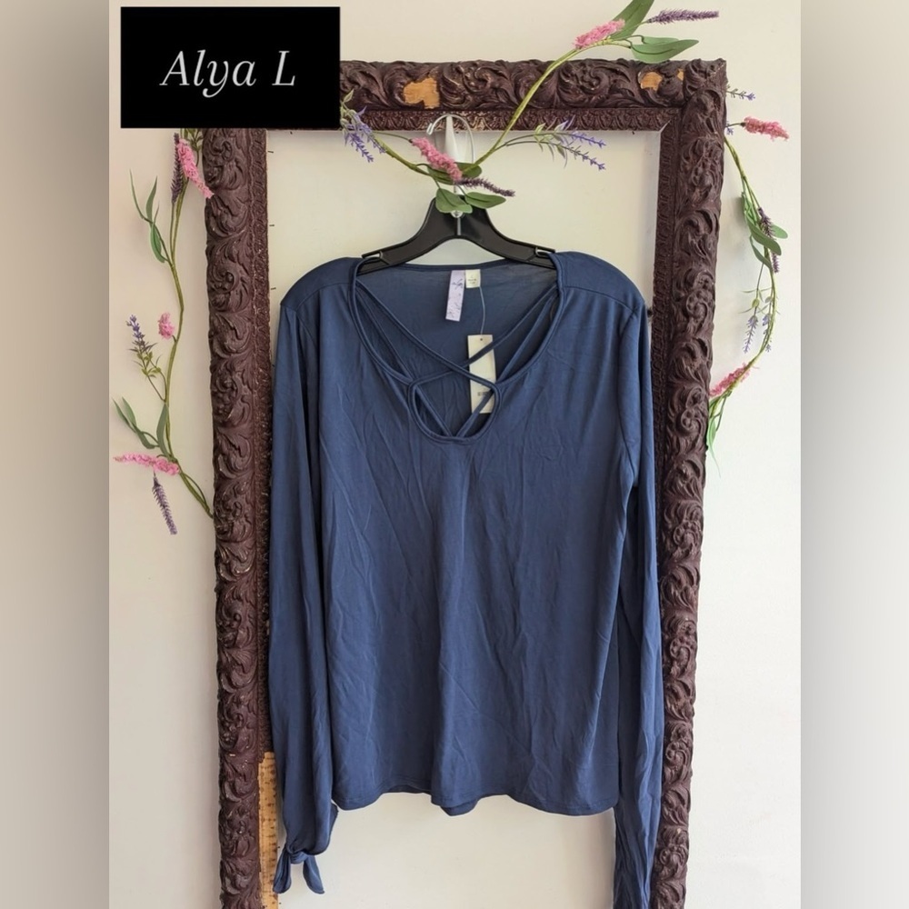 Alya Navy Blouse